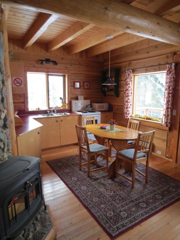 Blaeberry Mountain Lodge Golden Номер фото