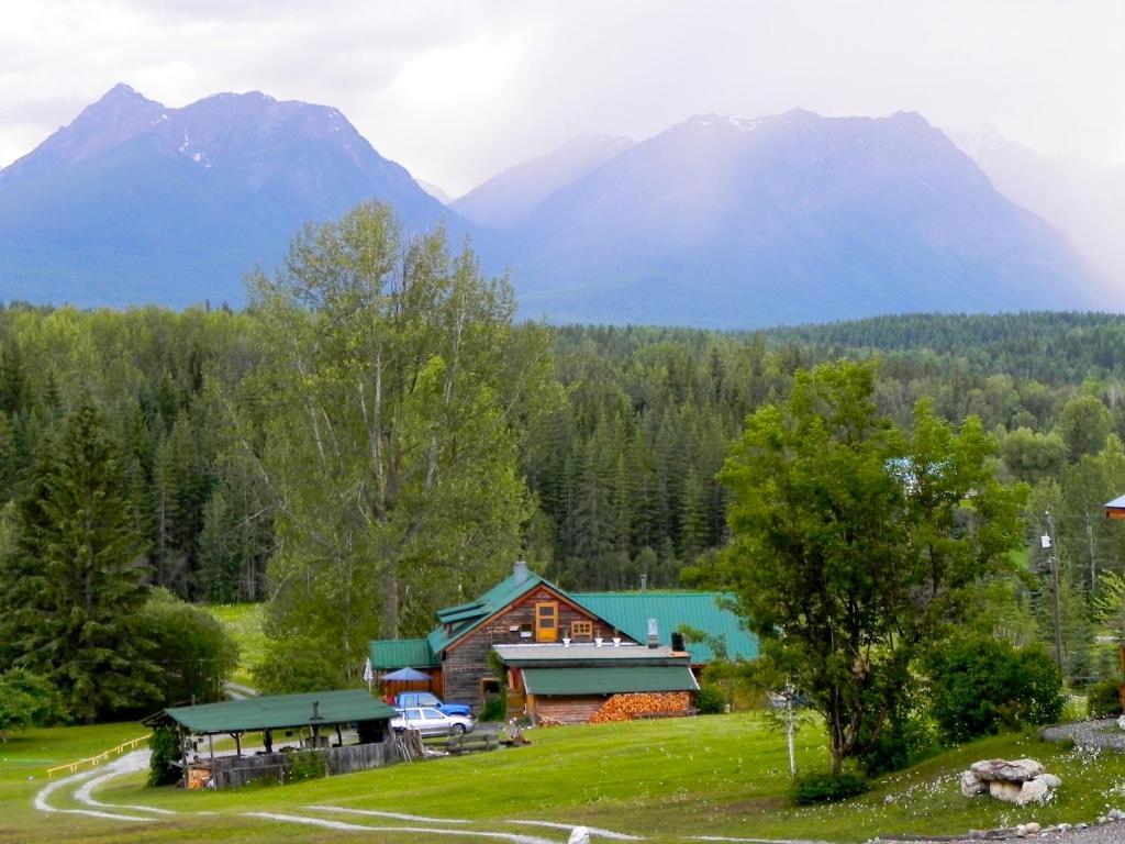 Blaeberry Mountain Lodge Golden Экстерьер фото